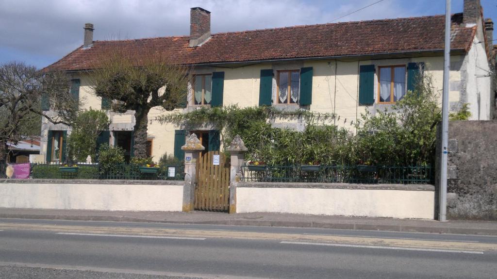 مبيت وإفطار Bouresse La Maison Jaune المظهر الخارجي الصورة